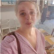 Sono laureata con lode All'Accademia di Belle arti di Carrara , da dieci anni svolgo laboratori per ragazzi in Italia e all'estero . Negli ultimi due anni ho svolto lavoro come gallerista. L'arte da sempre per me è un ponte ,un mezzo per esprimere al megl